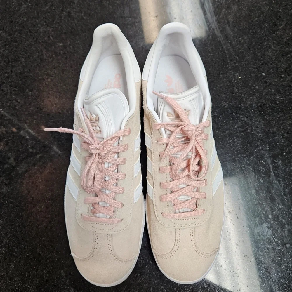Sz 9 Men Gazelle adidas pink